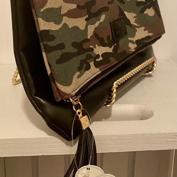 NWT Funky Monkey Camouflage Fold-Over Zippered Clutch - Picture 11 of 16